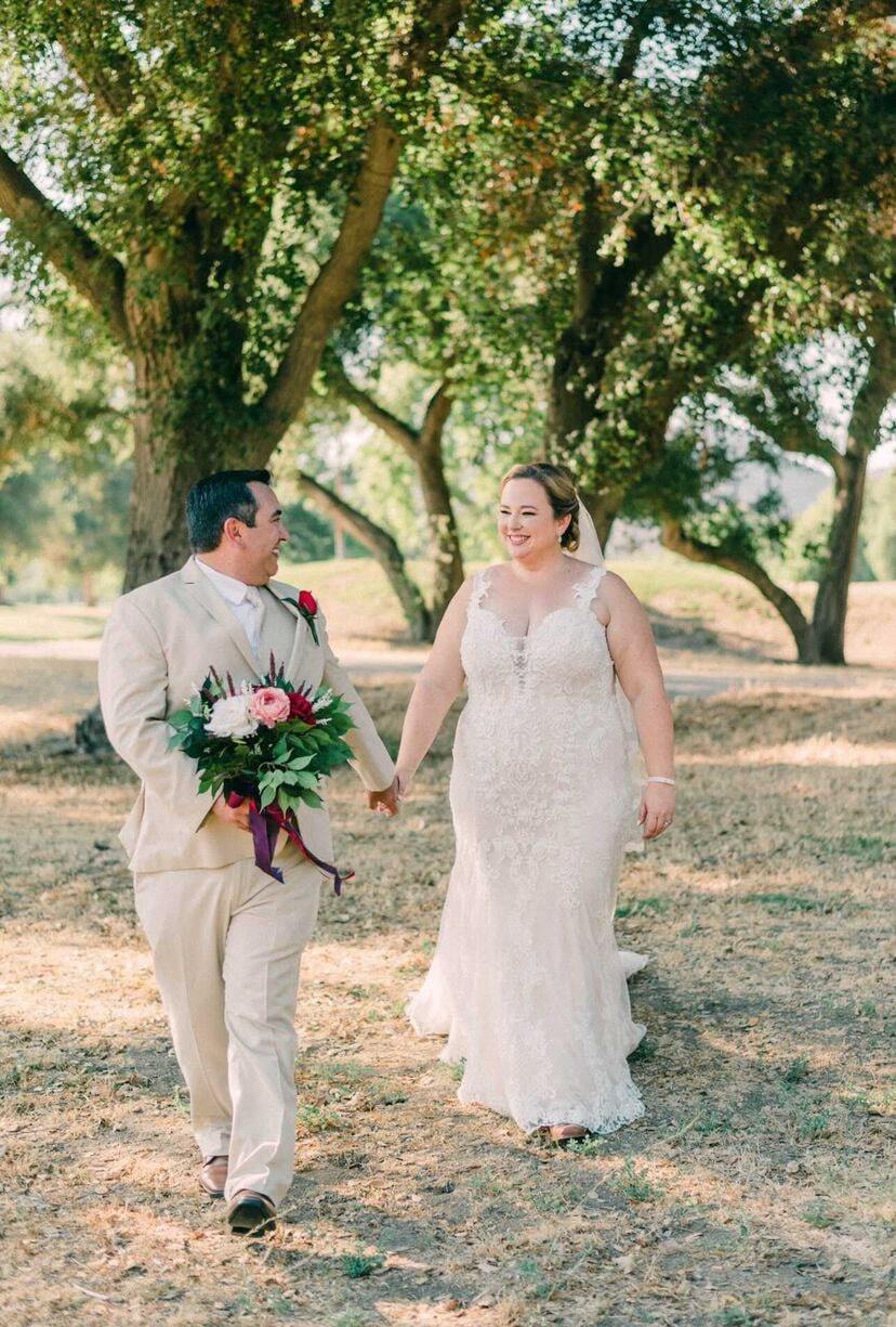 Сouple wearing a milk gown and a milk suit